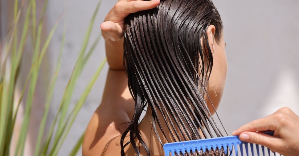 Le vinaigre de cidre : l’allié beauté pour des cheveux sains et une peau éclatante