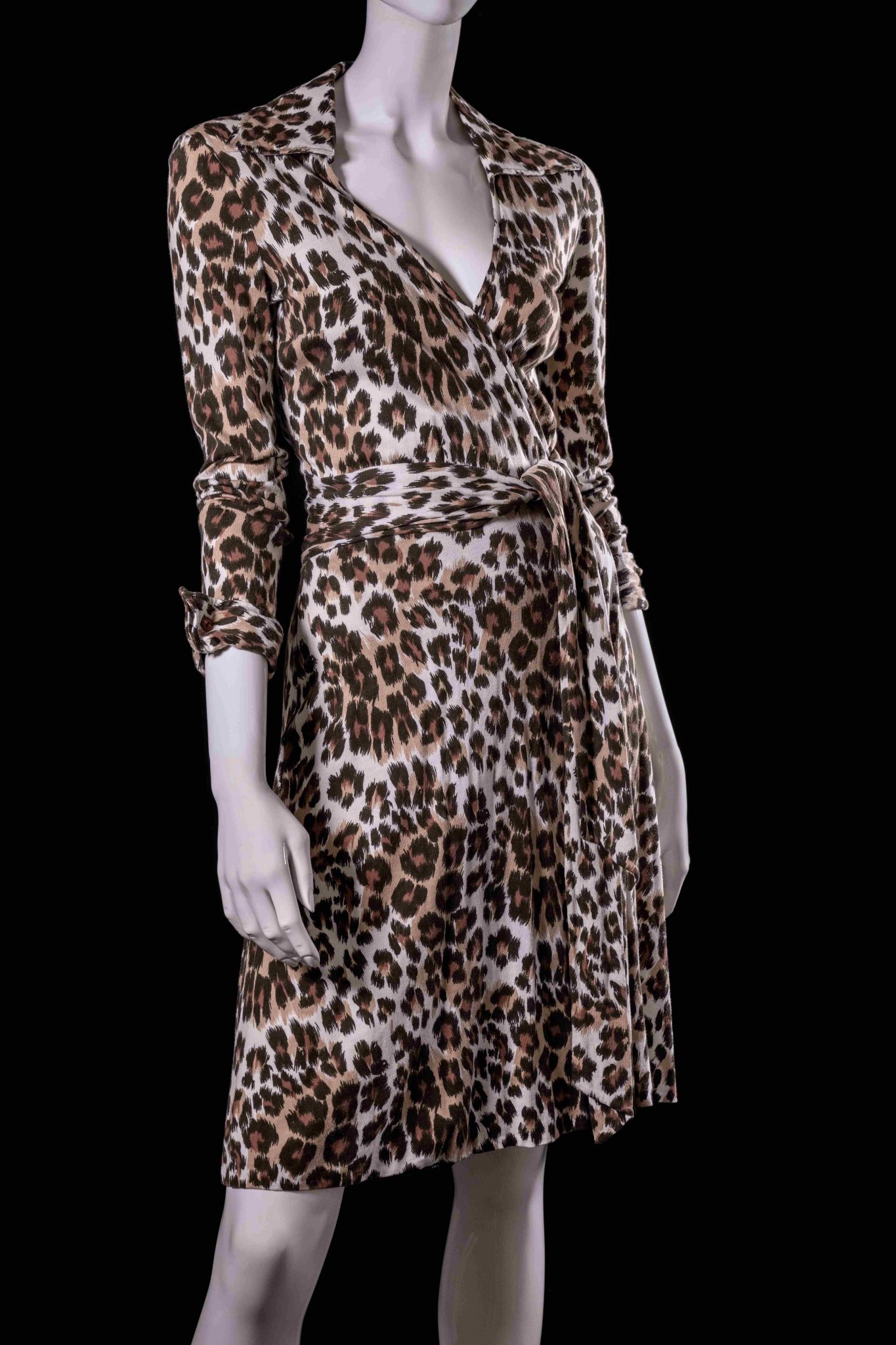 Diane von Furstenberg, Robe portefeuille en jersey imprimé au motif léopard, 1974