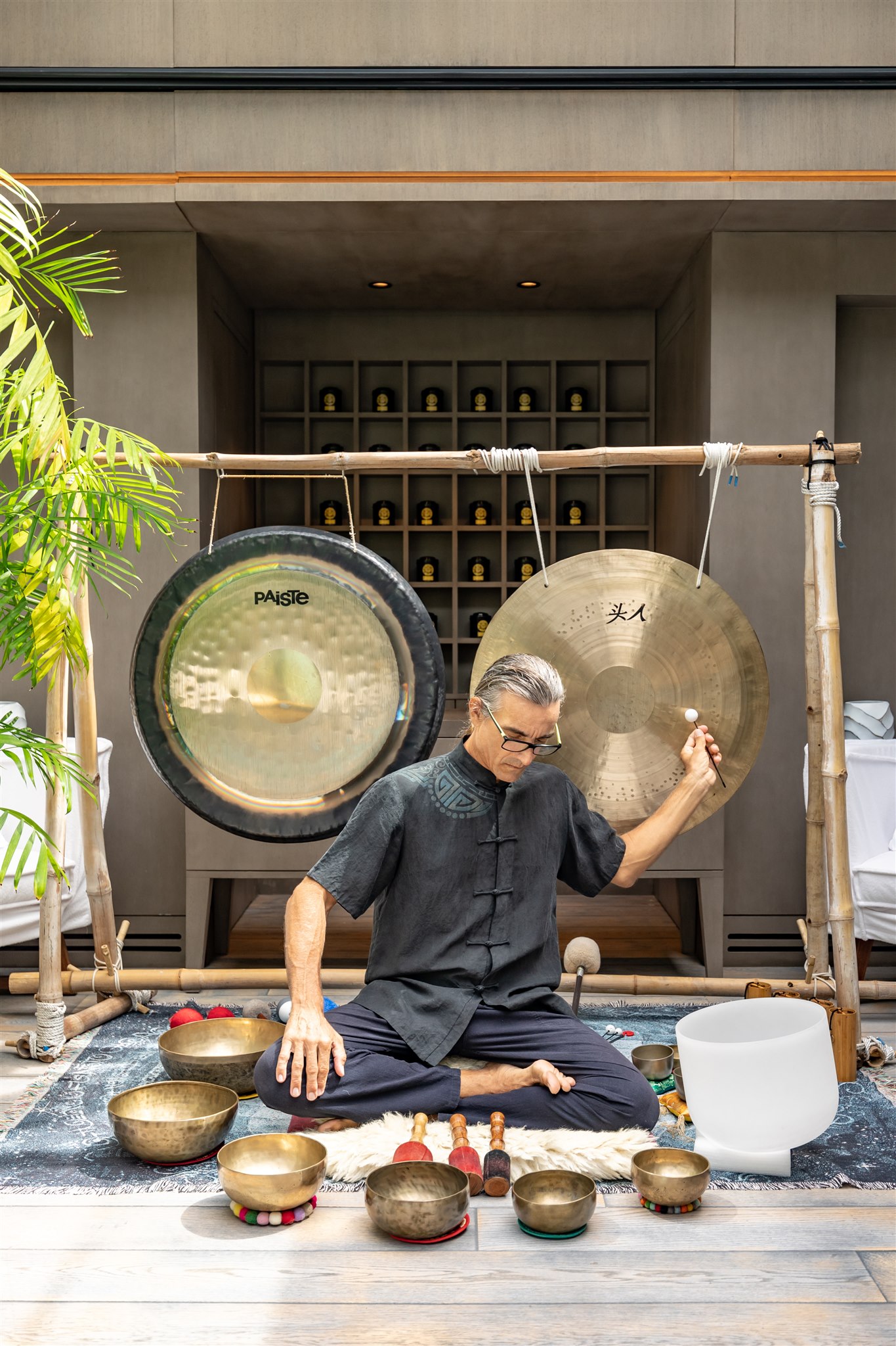 Aquatic Tibetan Sound Healing, guérison tibétaine aquatique par le son dans le Barthélemy Hotel & Spa