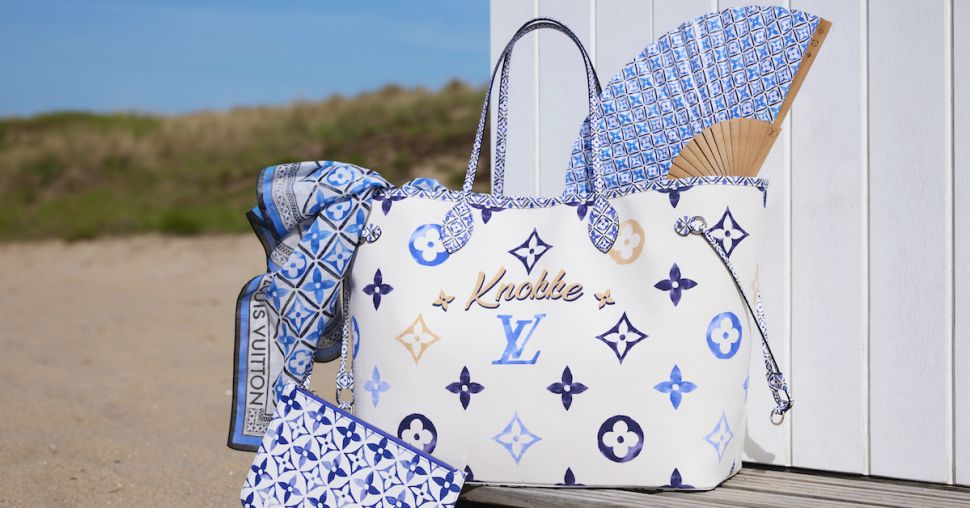 Louis Vuitton celebre l arrivee de l ete en devoilant son nouveau sac Knokke 2023 ELLE.be