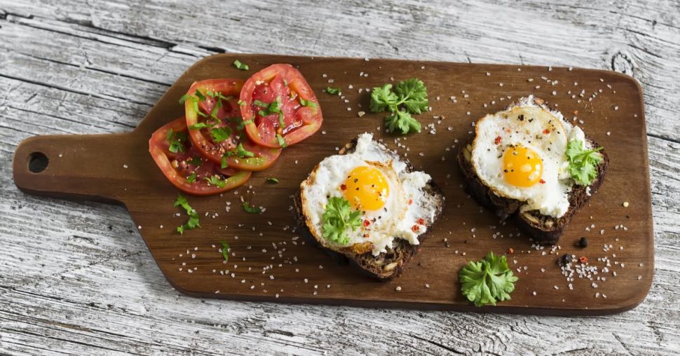 “Feta fried eggs” : la nouvelle tendance food qui affole TikTok