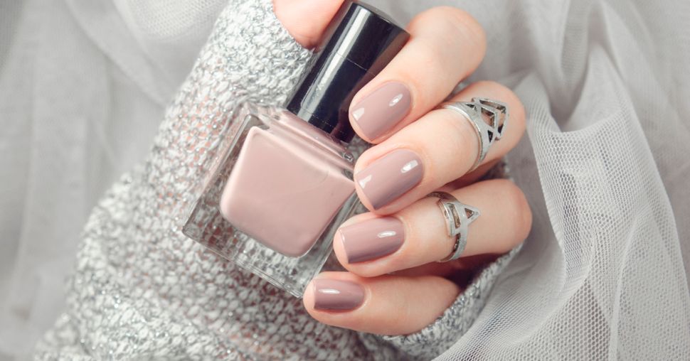 Voici la couleur de vernis que l’on verra partout cet hiver