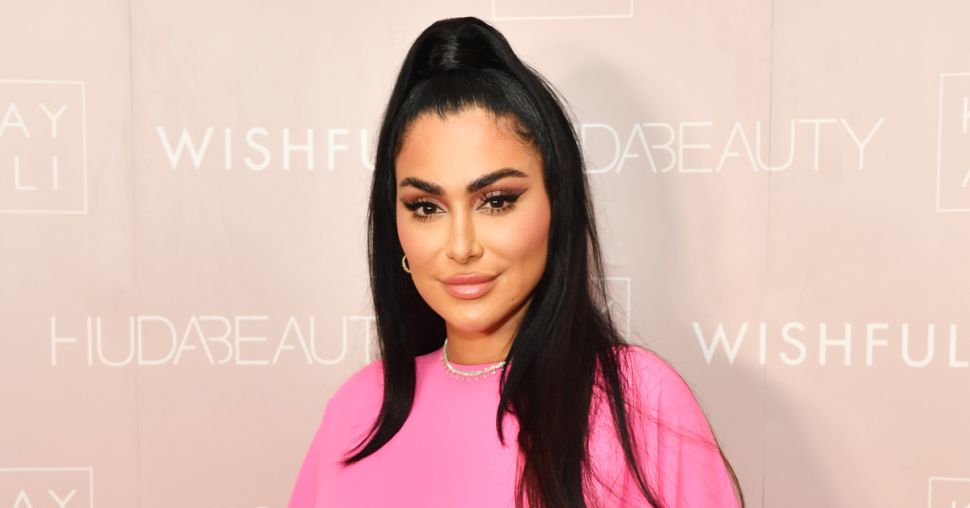 Exclu : Huda Kattan nous révèle comment faire tenir votre maquillage toute la nuit