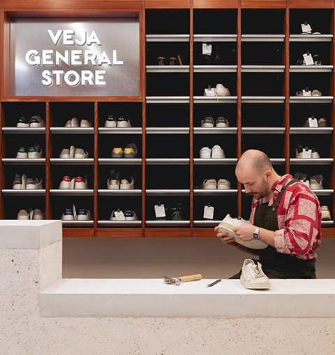 Veja inaugure son temple de la réparation de baskets à Paris