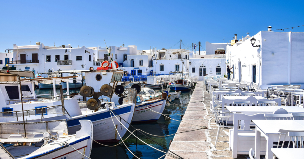 Oubliez Santorin ! Ces 10 logements sur l’île grecque de Paros sont de petits paradis