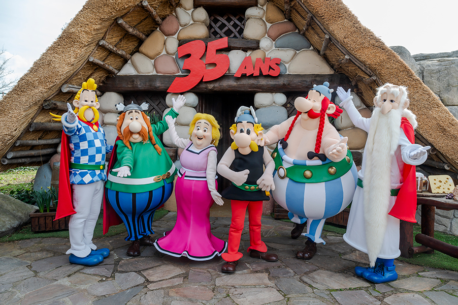 Photo des personnages du Parc Astérix.