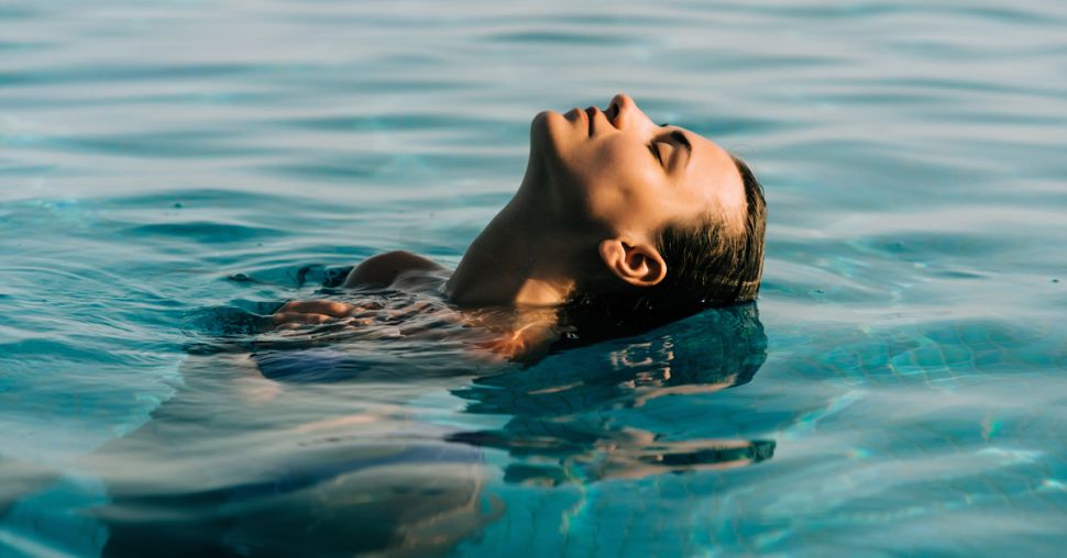 6 piscines les plus cool pour bronzer, nager ou boire un verre à Bruxelles