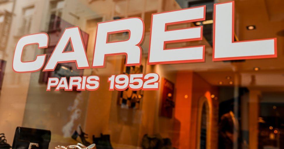 Carel débarque à Bruxelles avec une boutique surréaliste