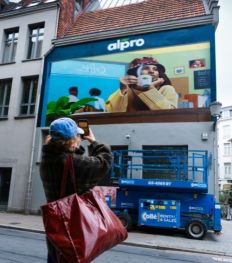 Early Birds : la fresque colorée de Bart Smates illumine anvers