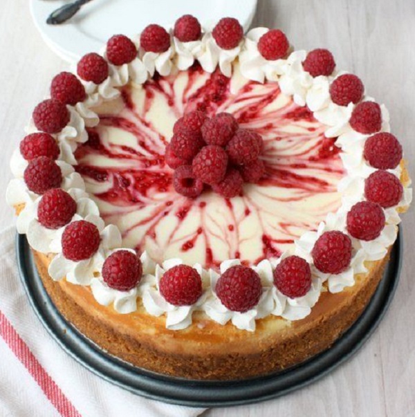 Food. Meringue cheesecake met frambozen