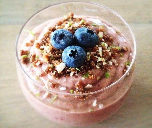 Raw Food Dessert: banaan-bosbes mousse