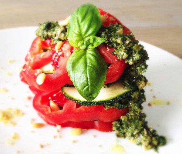 Raw Food: zomers hapje van tomaat en pesto