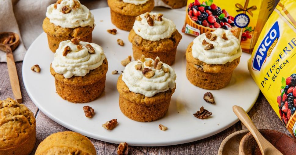 Carrot cake muffins met ancobloem