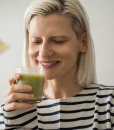 Last van gevoelige tanden? Zo drink je een iced matcha zonder pijn