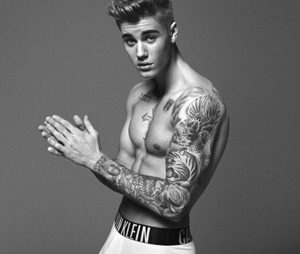 Justin Bieber ontsnapt niet aan Photoshop in Calvin Klein campagne