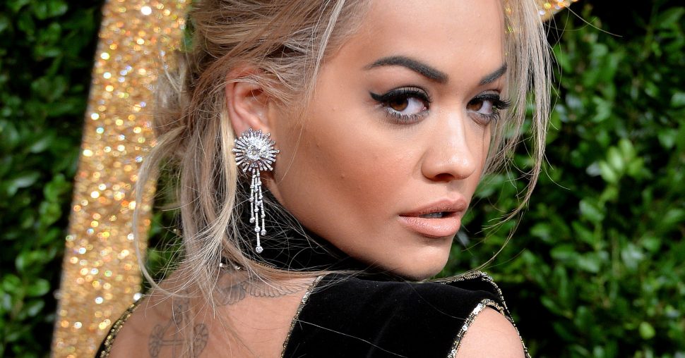 Oops: Rita Ora front row zonder ondergoed betrapt