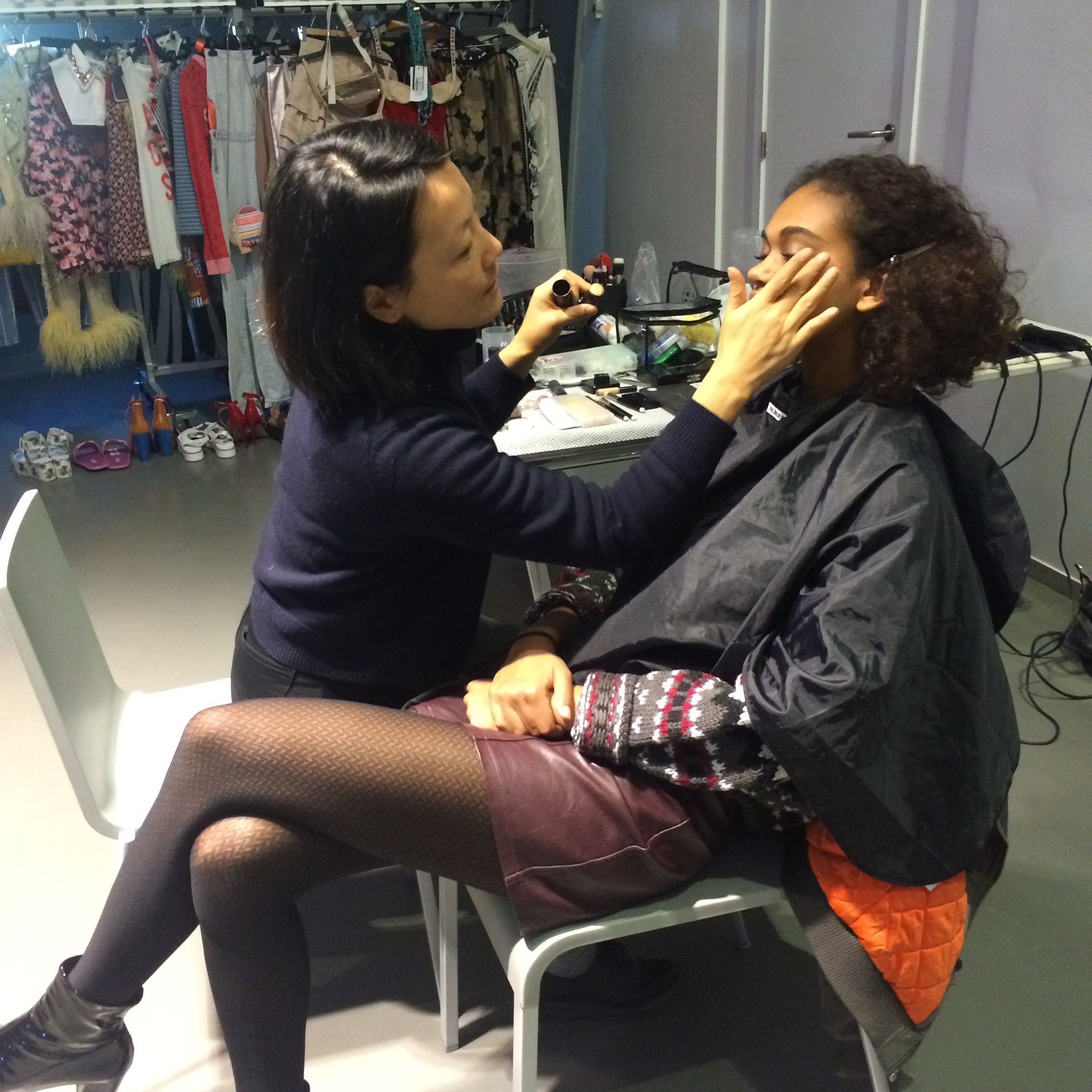 Making of modeshoot Atomium make-up Kim Theylaert Nandi Macalou