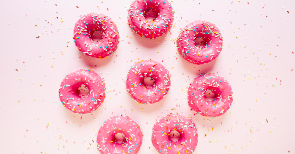 Recept: donuts met roséwijn glazuur