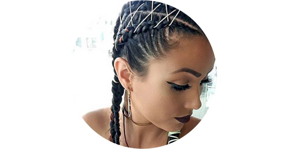 Corset braids: dit is de vrolijkste haartrend van de zomer