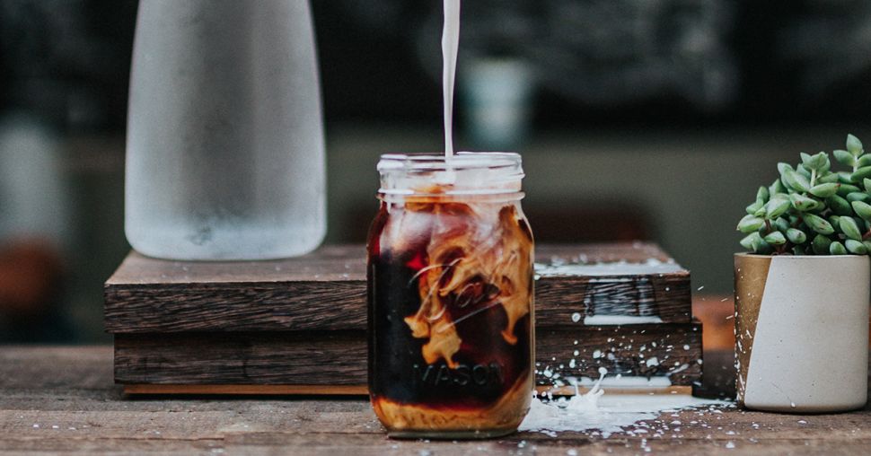 7 verfrissende iced coffee receptjes voor de zomer