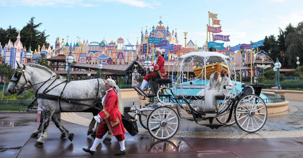 Zo ziet een huwelijk in Disneyland eruit