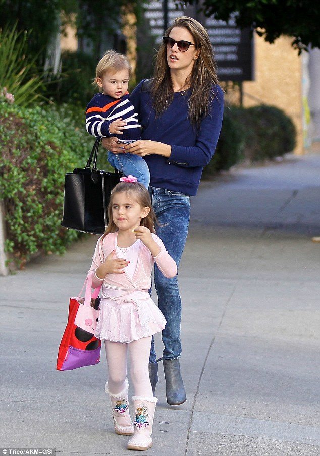 victoria's secret baby dochter zoon alessandra ambrosio