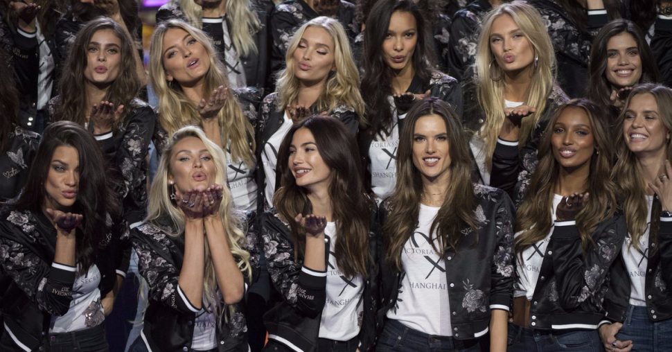 Deze Victoria’s Secret Angel liep dit jaar zwanger op de VS-catwalk!