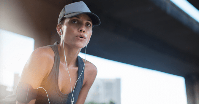 Plogging: waarom iedereen verslaafd raakt aan deze workout trend