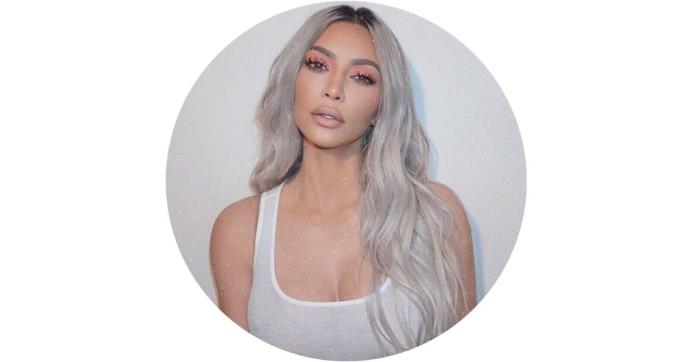 Kim Kardashian heeft een wel heel opvallend nieuw kapsel