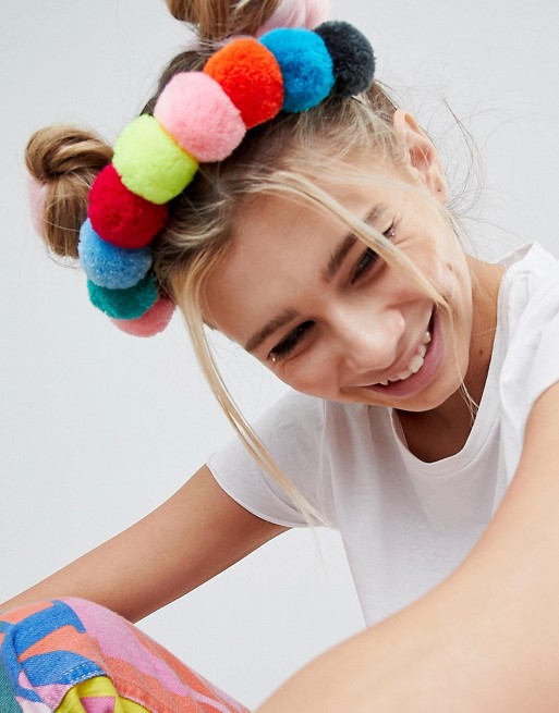 coachella 2018 trends beauty pompom haarband