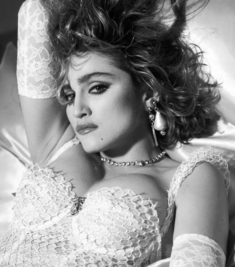 Inactief Wanten ijs Madonna wordt 60: bekijk haar 20 meest iconische looks