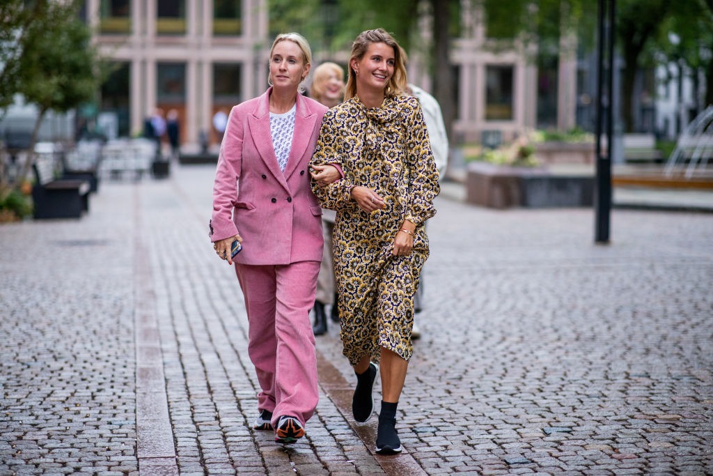 Street Style - Oslo Runway SS19 roze kostuum