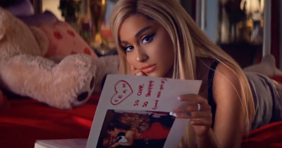 Thank U, Next: dit zijn àlle verborgen boodschappen uit Ariana Grande’s nieuwe clip