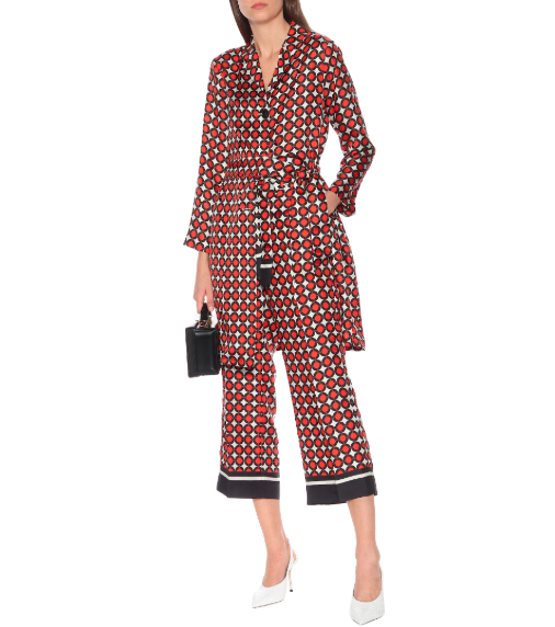 pyjama_suit_sleepwear_chic_look_