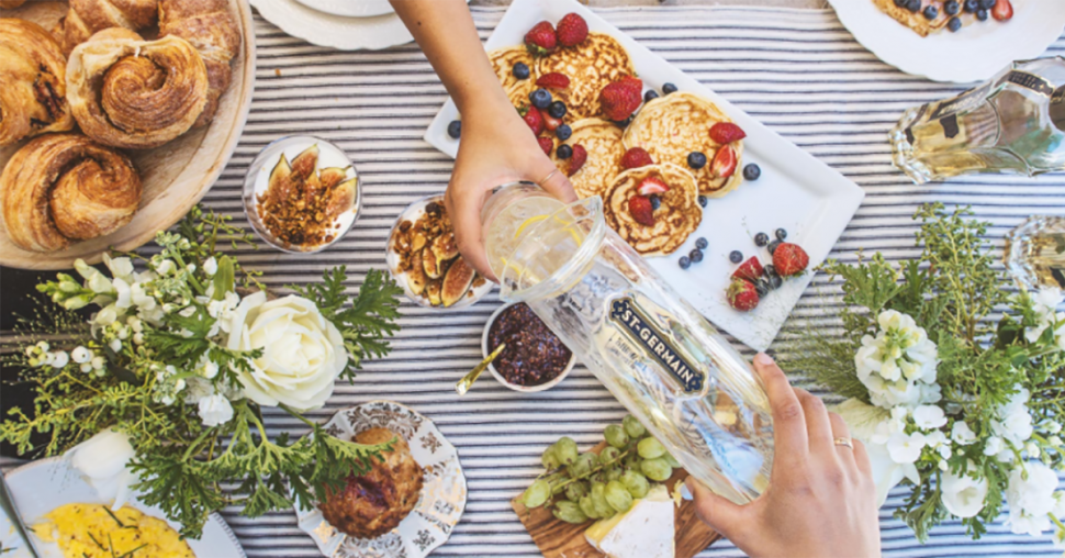 Deze Franse bloemencocktail is het zomerdrankje van 2019