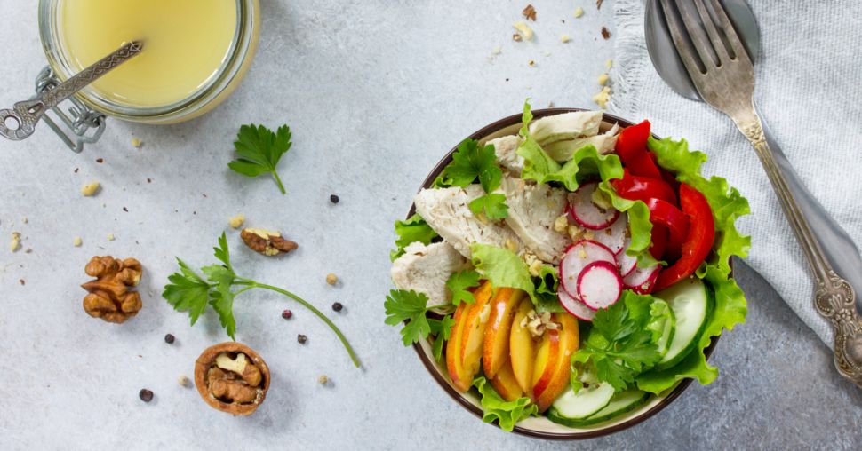 10 zelfgemaakte dressings voor bij je zomerse salade