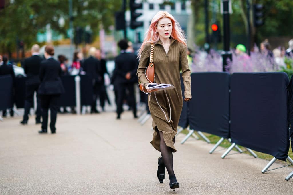 roze haar trend streetstyle fashion week