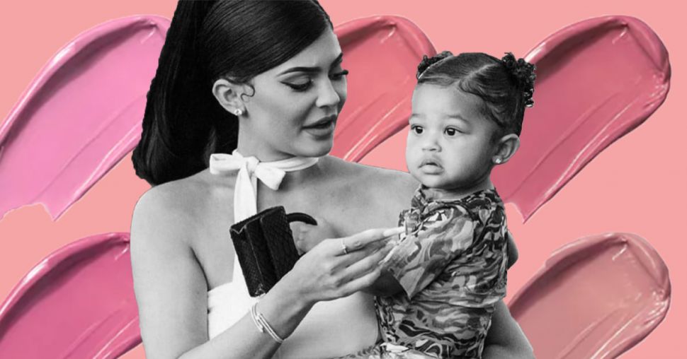 Wacht, wat? Kylie Jenner werkt aan een make-up collab met dochter Stormi