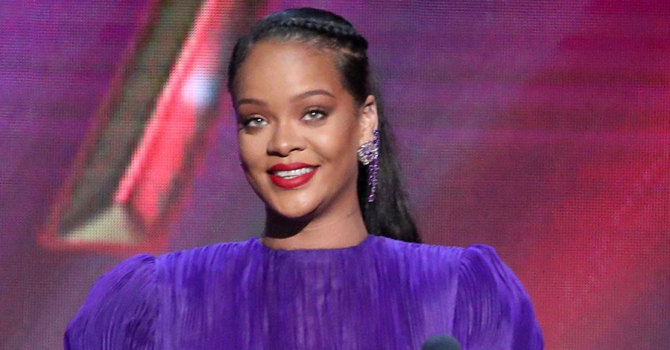 Rihanna’s nieuwe make-up tutorial toont de perfecte zomerlook