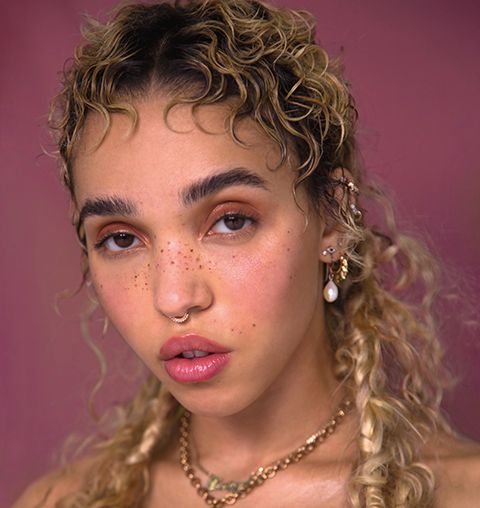 FKA Twigs over partnermisbruik: “ik ben sterk en toch is me shit overkomen”