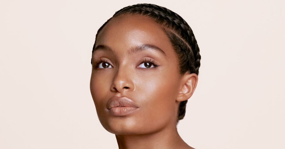 Actrice Yara Shahidi schittert in nieuwe Dior-campagne