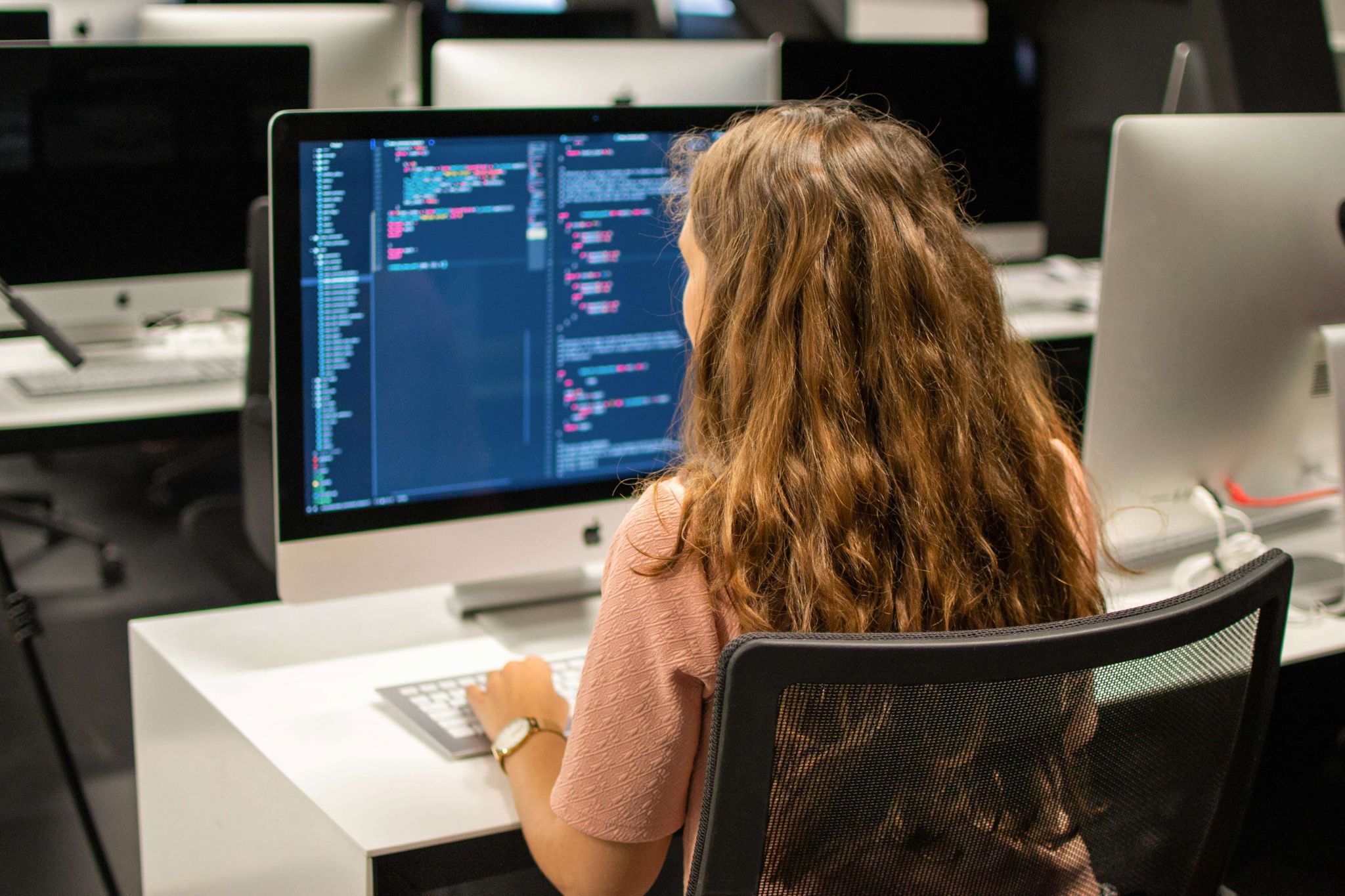 WOMEN CODE FESTIVAL: OF HOE VROUWEN DE TECHNOLOGIE VEROVEREN