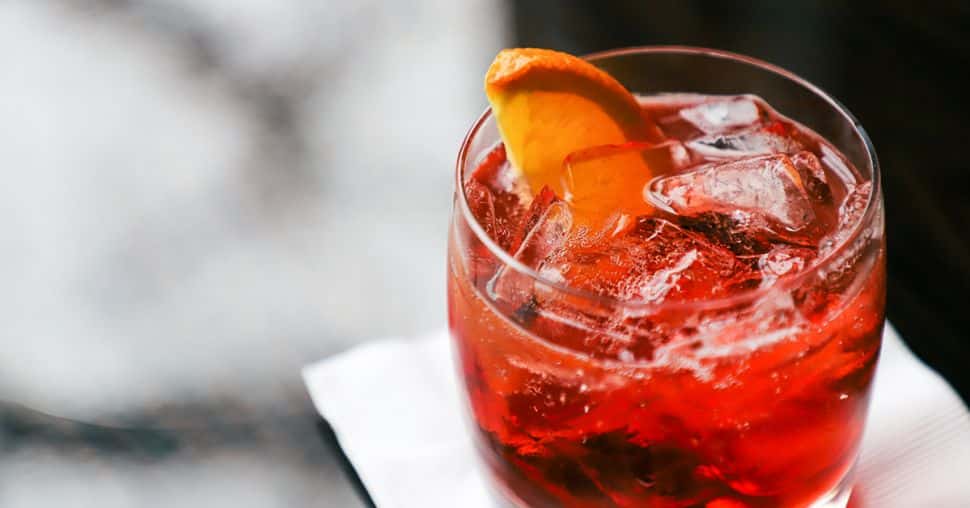 Zo maak je de populaire Negroni Sbagliato cocktail thuis