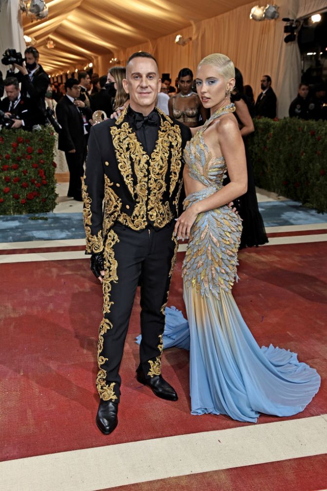 Jeremy Scott en Iris Law tijdens het MET Gala in 2022