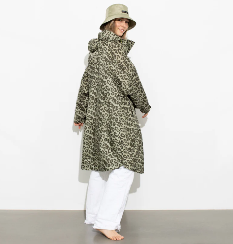 Raincoat leo splashes €89