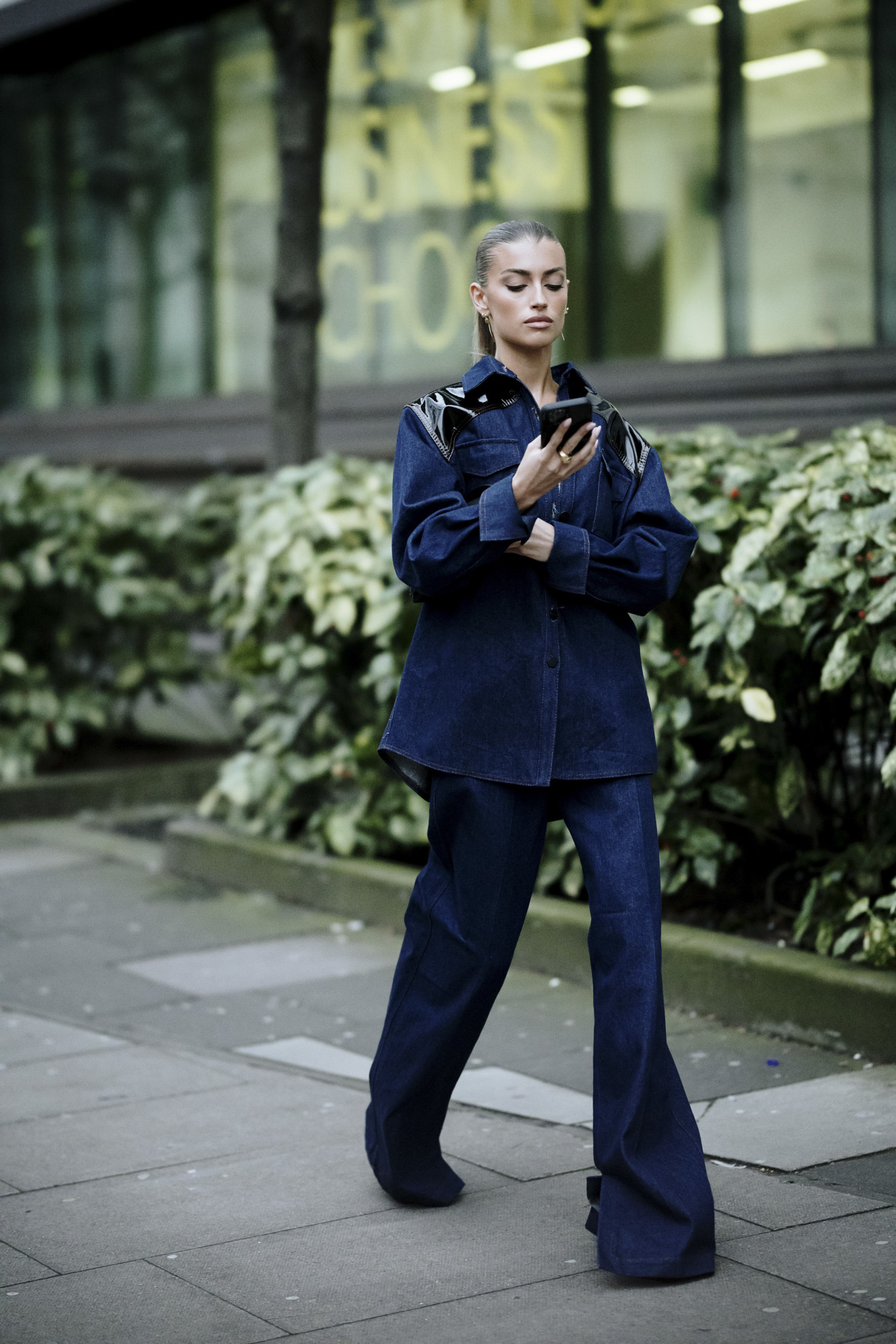 Streetstyle trends baggy jeans look