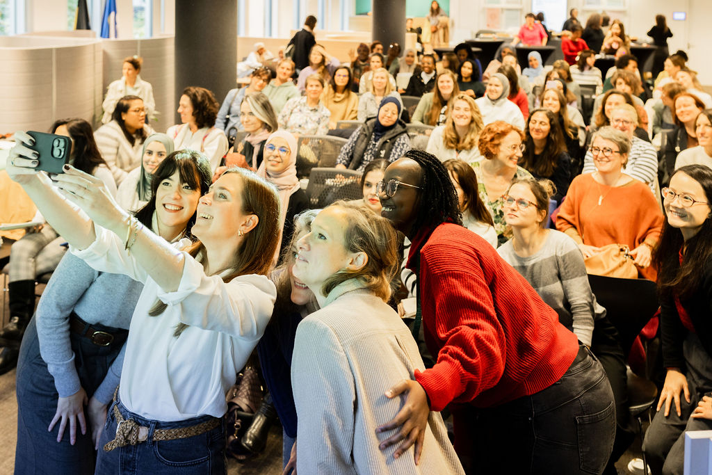 foto van een workshop met vrouwen