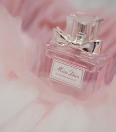 Dit is de top 10 populairste vrouwenparfums om cadeau te geven