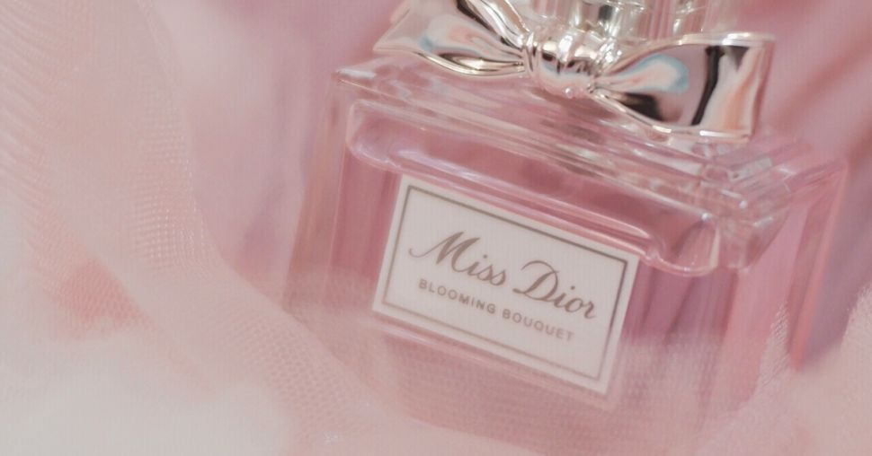 Dit is de top 10 populairste vrouwenparfums om cadeau te geven