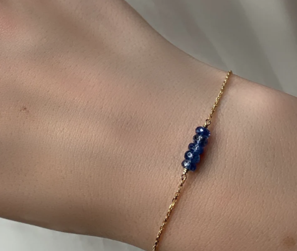 Wedstrijd – Win voor moederdag een prachtige gouden armband met saffieren